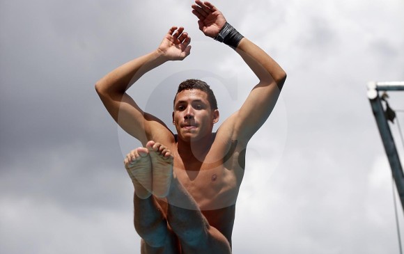 Alejandro Arias, en trampolín 3 metros. Colombia podría sumar cuatro oros más en este deporte. FOTO juan antonio sánchez