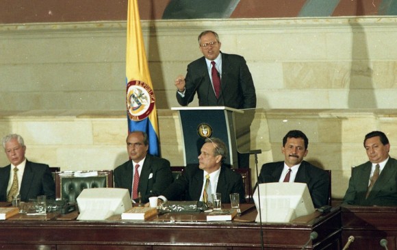 El expresidente Ernesto Samper pasó buena parte de su mandato defendiéndose de acusaciones en el Congreso. FOTO colprensa