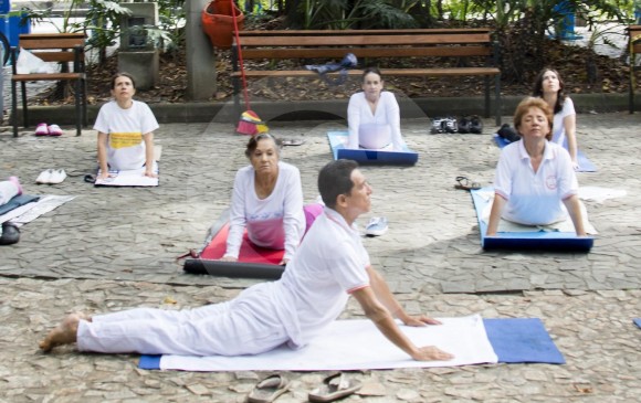 El Día Internacional del Yoga sirve para que se vuelva cada vez más popular. Foto Mario Valencia