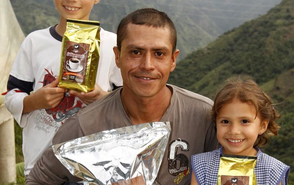 Jairo López Bedoya produce café especial en límites de La Ceja y Montebello, en el suroriente de Antioquia. FOTO donaldo zuluaga