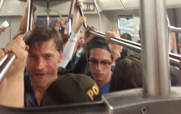 Hasta tuvo la oportunidad de subir al Metro y como se ve en la imagen, estaba algo congestionado. 