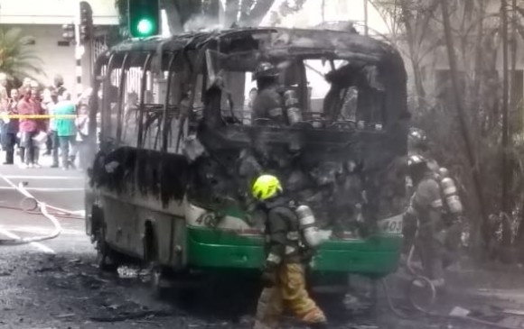 Un bus fue quemado en plena vía del barrio Calasanz