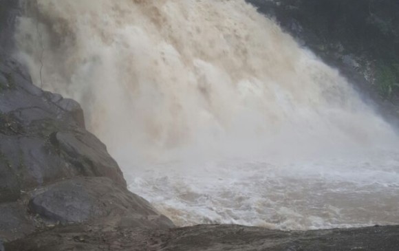 Así era la creciente del río al momento del rescate. Foto: Cortesía. 