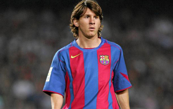 17 años tenía Messi cuando debutó por Liga española en 2004. Hoy es el máximo goleador del torneo. FOTO: TWITTER