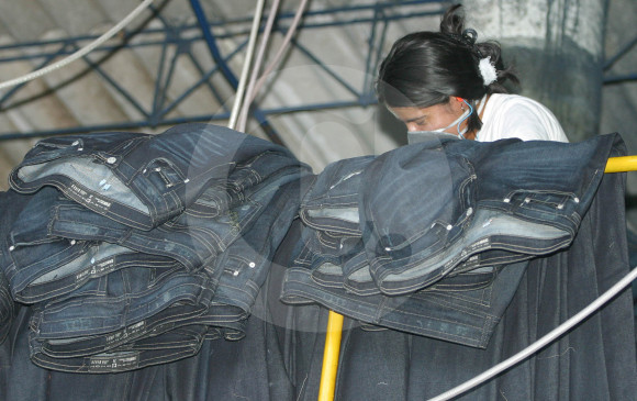 Los bluejeans de Donmatías son famosos porque surten tiendas de marca en Medellín y se exportan a otros países. FOTO ARCHIVO
