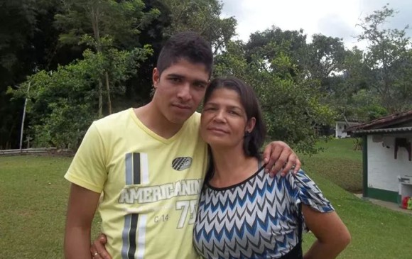 El fallecido Alejandro Correa y su madre María Cecilia Castaño. FOTO CORTESÍA