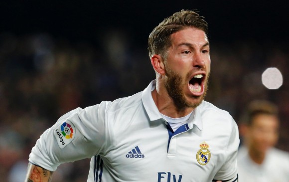 El capitán Sergio Ramos se convirtió en un amuleto de gol para el Real Madrid en los últimos minutos de los partidos. El zaguero anotó el empate. FOTO afp