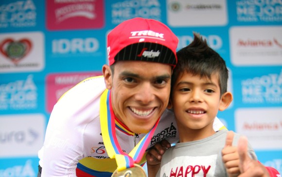 Járlinson Pantano y su hijo Jerónimo en la celebración del oro. FOTO colprensa 
