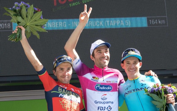 Thibaut Pinot mantuvo su liderato desde la tercera etapa y ayer celebró título en el Tour de los Alpes. FOTO AFP