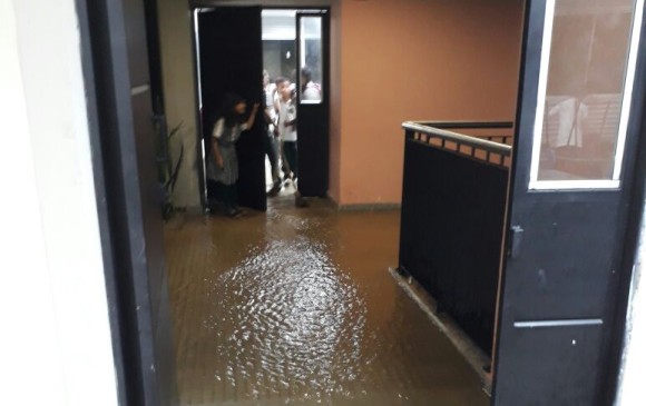 Colegio nuevo en Barbosa se inundó por las fuertes lluvias