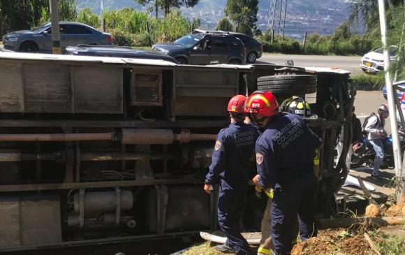 Cinco heridos tras volcamiento de un bus en Las Palmas