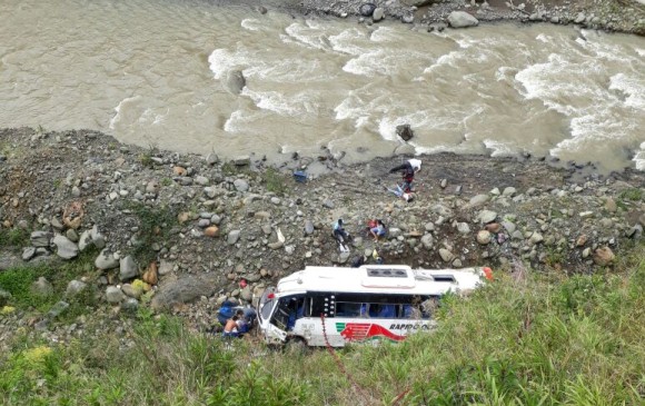 Accidente en vía Quibdó- Medellín deja un muerto y 13 heridos