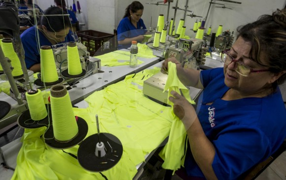 Las industrias de la cadena textil-confección representan el 30,6% del empleo industrial de Antioquia. FOTO Jaime Pérez