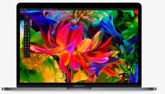 La MacBook Pro de 13 pulgadas con el Touch Bar y Touch ID, procesador Intel Core i5 dual core de 2.9 GHz, velocidades Turbo Boost de hasta 3.3 GHz, 8 GB de memoria y 256 GB de almacenamiento flash está disponible desde $1,799 dólares. FOTO Cortesía Apple