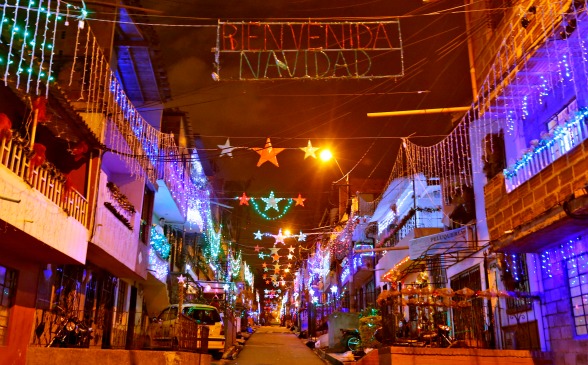 El barrio Francisco Antonio Zea es uno de los más iluminados en Navidad y Año Nuevo. Han obtenido reconocimientos por tal motivo. FOTO Juan Antonio Sánchez