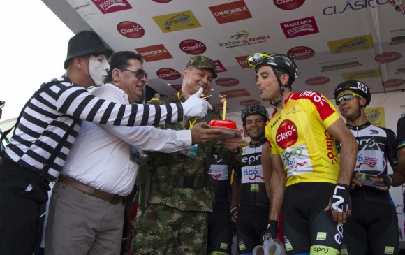El ciclista español celebró su cumpleaños manteniendo el liderato de la séptima etapa del Clásico RCN. FOTO COLPRENSA