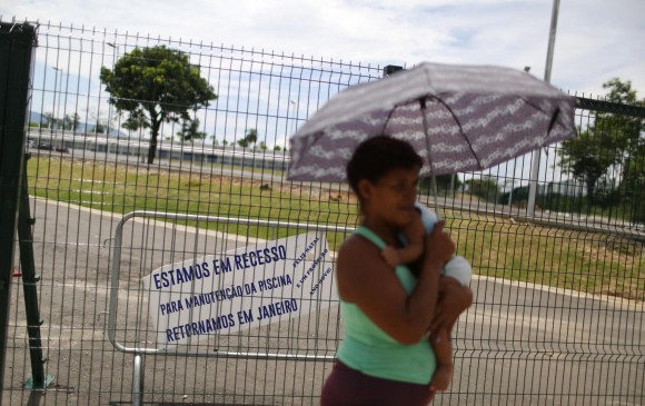 Las gente de la ciudad no puede utilizar las instalaciones deportivas porque permanecen cerradas desde los Juegos Paralímpicos. FOTO REUTERS