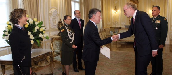 El embajador se ha reunido con el presidente Juan Manuel Santos a discutir temas de paz. FOTO: Cancillería Colombiana