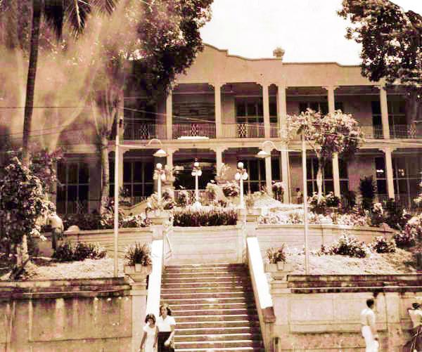Entrada principal del hotel a mediados del siglo XX. FOTO JULIO CÉSAR HERRERA