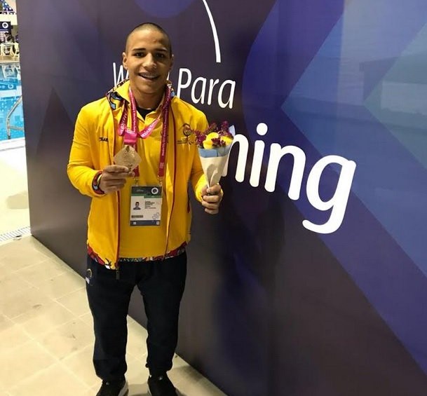 Carlos Daniel Serrano, el hombre de los tres oros. FOTO cortesía comité paralímpico