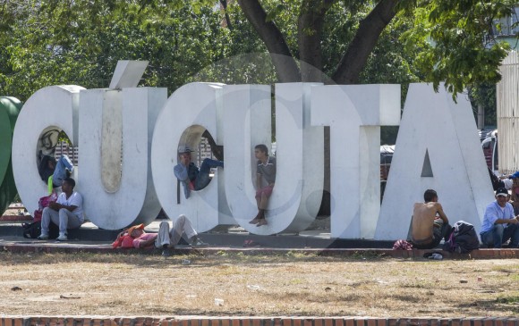 Así estaban el pasado jueves 17 de agosto las cercanías de la terminal de transporte de Cúcuta, uno de los sitios donde más se concentran los venezolanos que llegan a Colombia. FOTO JULIO CÉSAR HERRERA