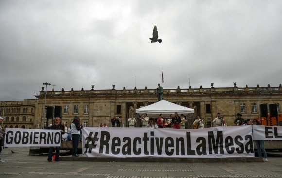 En Bogotá (foto), como en otras regiones del país, varias organizaciones pidieron reactivar la mesa de diálogos. FOTO colprensa
