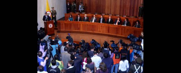 Este es el fallo de la Corte | Raúl Palacio, Colprensa-Bogotá | El magistrado Mauricio González, presidente de la Corte Constitucional, leyó el comunicado que los magistrados emitieron tras las largas sesiones de las semanas recientes y dedicadas al estudio de la ley del referendo.