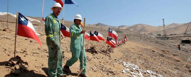 Mineros cumplen 2 meses bajo tierra en espera de próximo rescate | Reuters |