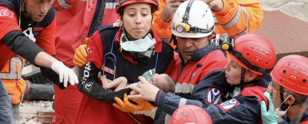 Una bebé de 2 semanas de nacida fue rescatada de los escombros del terremoto de Turquía | Reuters