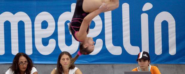 Medellín tiene sueño olímpico | Fotos Manuel Saldarriaga | La gimnasia será uno de los deportes en los Juegos Olímpicos de la Juventud Medellín-2018 si convence a la comunidad internacional. En acción, Catalina Escobar, durante los Suramericanos.