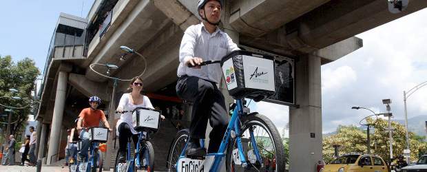 Universitarios estrenarán 145 bicis públicas | Julio César Herrera | El programa destaca que la bicicleta es un medio de transporte seguro, económico y ecológico, que ayuda a solucionar problemas de movilidad.