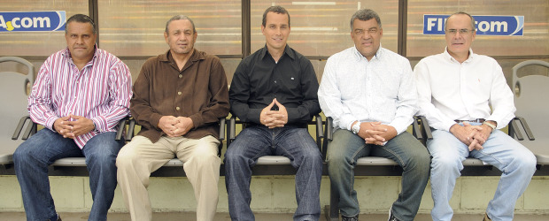 Hugo Castaño, Hugo Gallego, Mauricio González Arteaga, Nelson Gallego y Juan José Peláez, el equipo de comentaristas de Gente, Pasión y Fútbol. |
