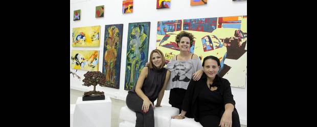 Arte para ver, oír, tocar, oler y hasta probar | Julio César Herrera | Cinco Sentidos cuenta este año con 12 artistas. Norha Tamayo, de Mirano Mobiliario, es la organizadora. La escultora Natalia Botero y la fotógrafa Janca hacen parte del equipo de creadores que exponen sus obras. Una oportunidad para ver, antojarse y comprar.