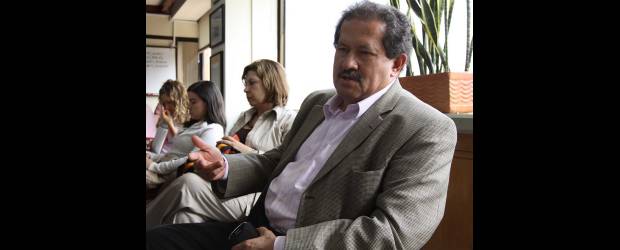 Angelino Garzón, fórmula del diálogo social | Juan Fernando Cano | Angelino Garzón fue ministro de Trabajo, gobernador del Valle del Cauca, embajador ante UN. Asegura que es de centro izquierda.