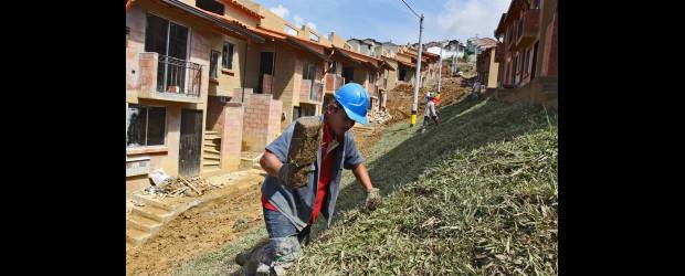 Dinámica de vivienda va en alza: Camacol | Hernán Vanegas | La Vivienda de Interés Social (VIS) es la que mayor demanda tiene, pero no cuenta con tierras suficientes para su desarrollo, dice Camacol.