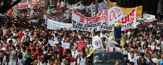 Estudiantes marcharon por calidad de la educación | Jaime Pérez | La marcha afectó la movilización vehicular en el occidente de la capital antioqueña.
