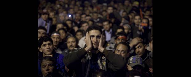 Mubarak no quiere irse | AP, El Cairo-Egipto| Los opositores al Gobierno reunidos en la Plaza Tahrir, quienes esperaban que Mubarak anunciara su renuncia, observaron perplejos y en silencio el discurso.