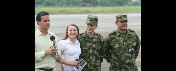 Intercambio humanitario divide a los candidatos | Colprensa, Villavicencio | Las Farc anunciaron que las liberaciones de Calvo y Moncayo son las últimas de forma unilateral. El Gobierno no cerró las puertas del intercambio.