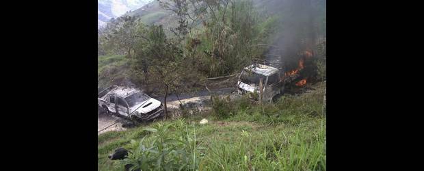 Relevo masivo de policías en Briceño | Cortesía | El 5 de enero pasado, en el paro armado de "los Urabeños" esta bacrim incineró dos vehículos en la vía que de Yarumal conduce a Briceño.