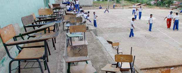 Que paren los meses de retraso | Archivo | Siete mil niños de las zonas rurales de Antioquia iniciaron tarde el calendario académico de 2011.