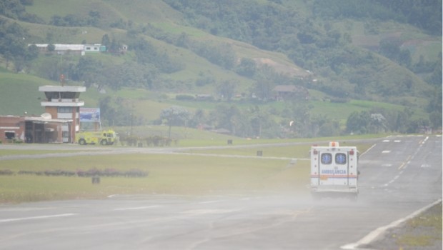 Tras limpieza de pista, reabre operaciones aeropuerto de Manizales 