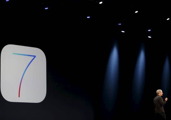 Reuters - &quot;Es el cambio m&#225;s grande del iOS desde el iPhone&quot;, dijo el presidente ejecutivo Tim Cook.