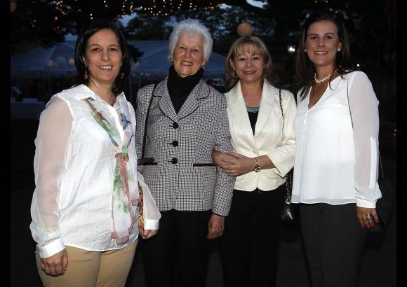 Fotos: Julio C&#233;sar Herrera - Beatriz G&#243;mez, Cecilia Arango, Marta Carvajal y Claudia Ocampo.