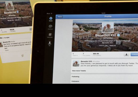 Foto Reuters - El Papa Benedicto XVI ya hace parte de la red social Twitter, que le permitir&#225; interactuar en tiempo real con sus fieles.