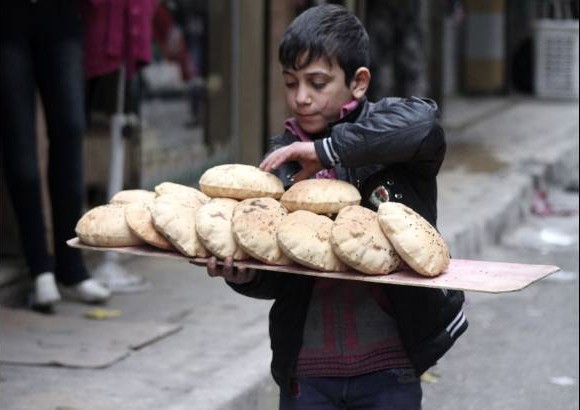 Reuters - Pan para la venta en Aleppo, Siria.