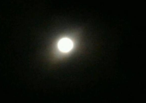 Diana quintero @Dianaquinte1 - La luna desde Cocorn&#225;, Oriente antioque&#241;o a la expectativa.