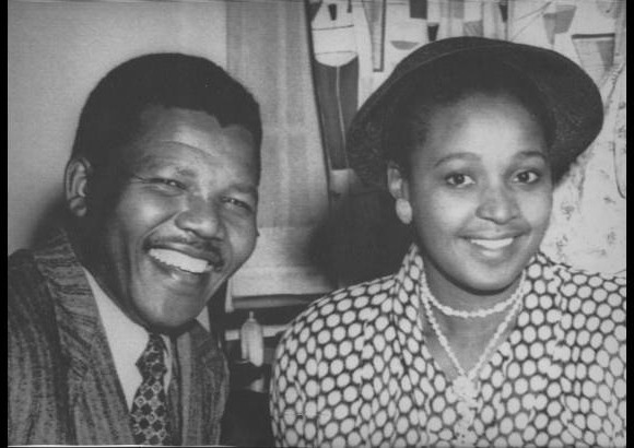 Reuters - Nelson Mandela se cas&#243; con Winnie Madikizela en 1958 y se separ&#243; en 1996. Con esta mujer tuvo dos hijas.