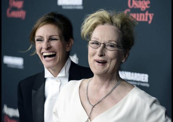 AP - Las actrices Julia Roberts y Meryl Streep llegan al estreno de la pel&#237;cula August: Osage County en Los &#193;ngeles.