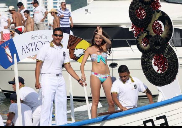 Manuel Saldarriaga, enviado especial Cartagena - La Se&#241;orita Antioquia, Olivia Aristiz&#225;bal, pese a estar lesionada en un dedo, se goz&#243; el Desfile de Balleneras.