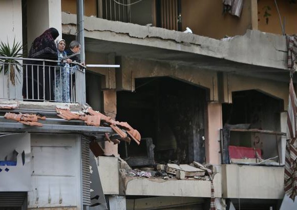 AP - Desastres en la primera semana del a&#241;o en el L&#237;bano, luego de que un carro bomba explotara en Beirut.